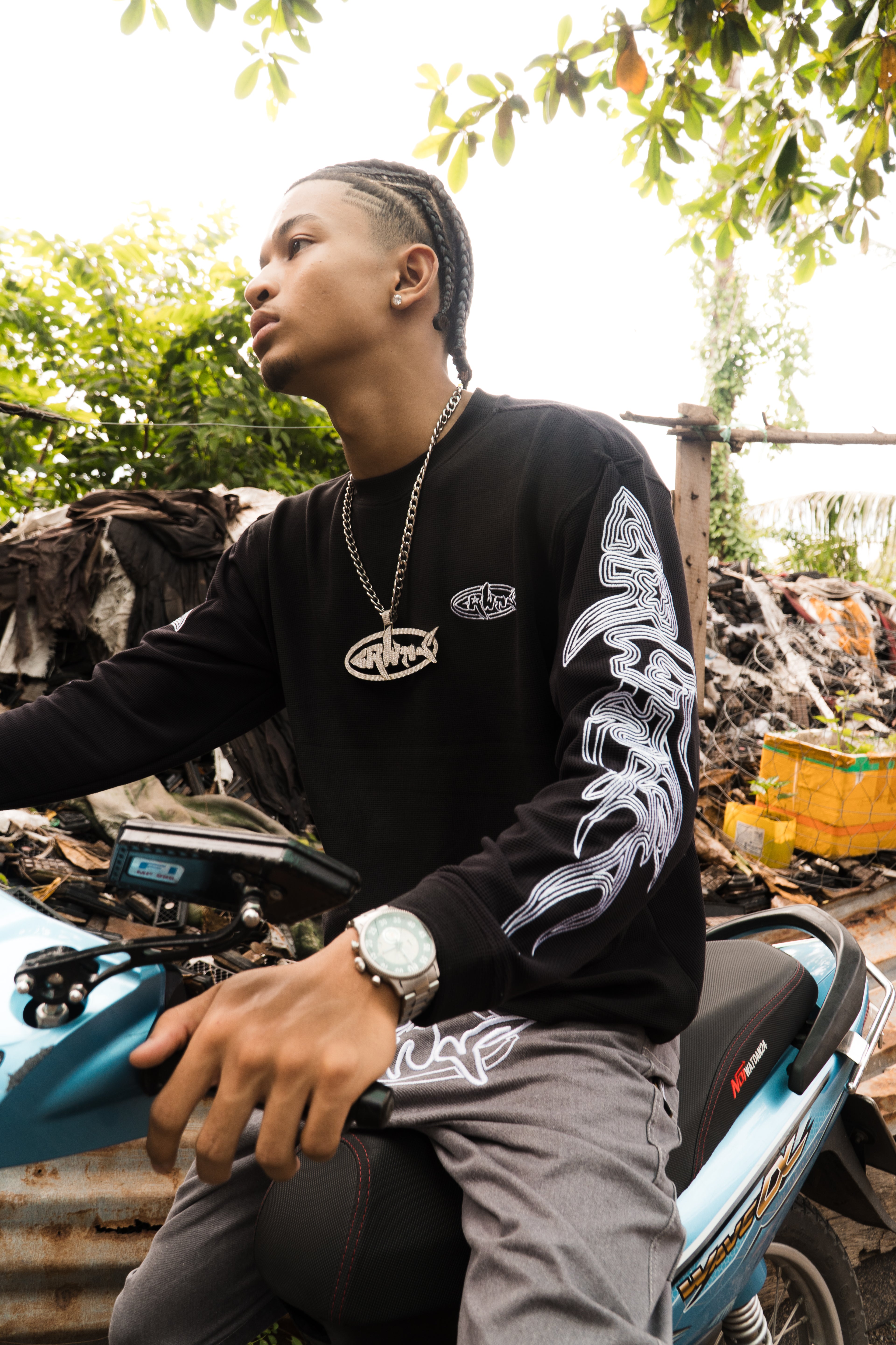 Embroidery Longsleeves - CRUEHAWTS